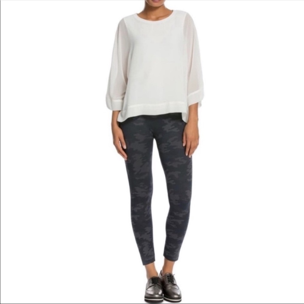 Spanx Look at me now black camo leggings large